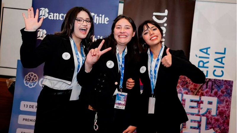 Estudiantes del Liceo Felisa Tolup obtienen primer lugar nacional en Concurso Challengers UAndes 2025