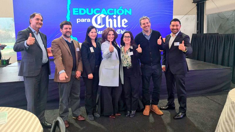 Directora del Liceo Técnico Bicentenario Felisa Tolup expone en el 2° Encuentro Educación para Chile